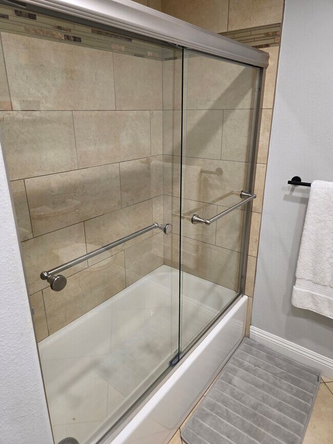 Building Photo - One month rental Fully furnished 1 bedroom...