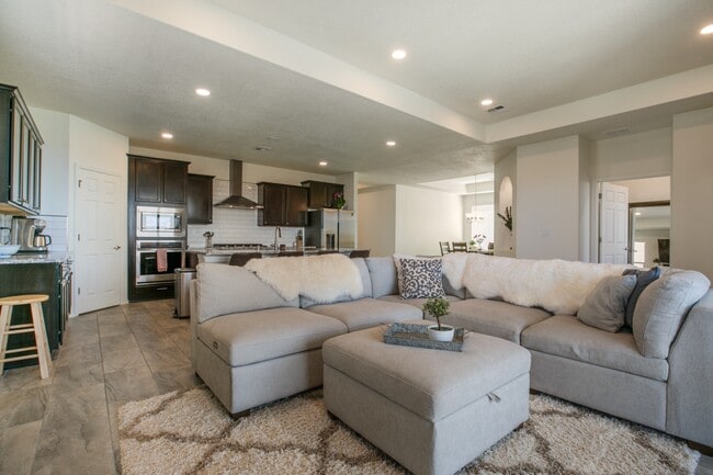 Building Photo - 2039 Lobo Trot Ct SE