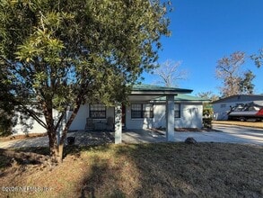 Building Photo - 360 Canis Dr W