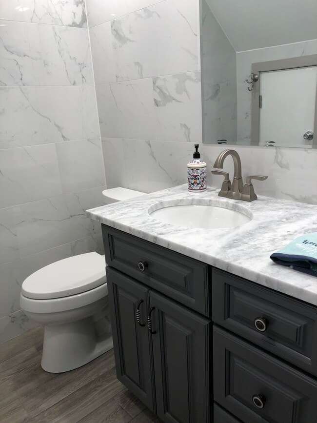 Building Photo - EASTWOOD SHORES TOWNHOUSE