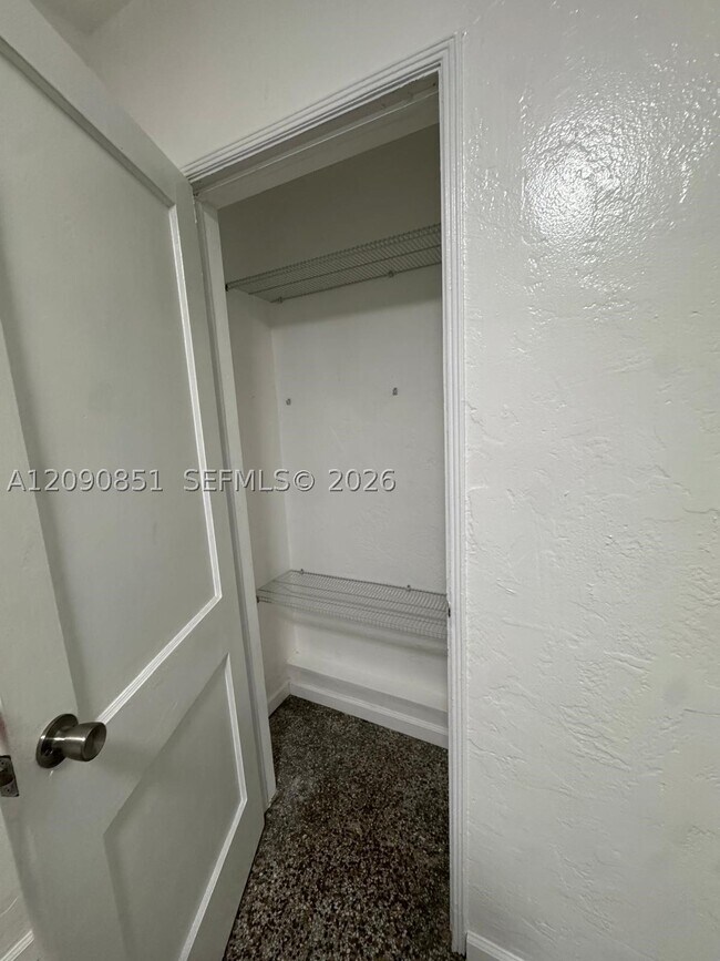 Building Photo - 1416 SW 27th St