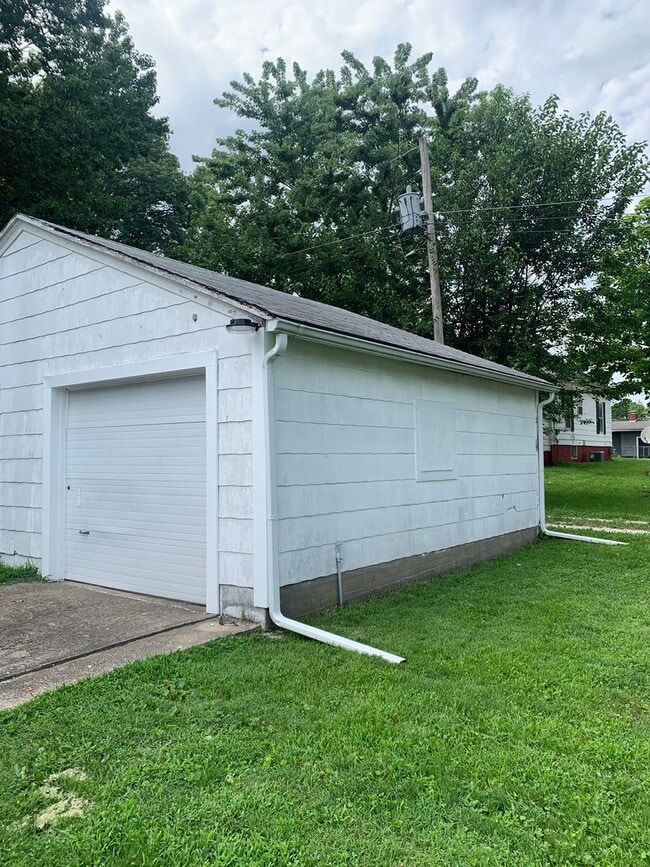 Building Photo - 705 Taylor St