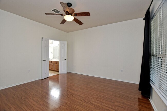 Building Photo - 815 Prairie Grass Ln