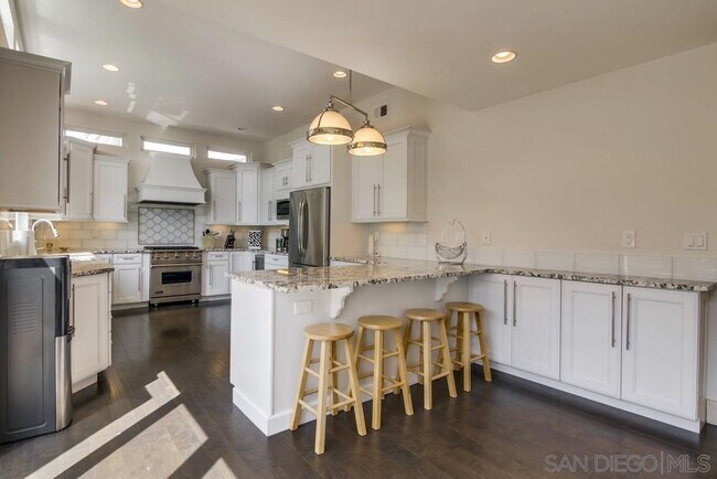 Building Photo - 657 Westbourne St