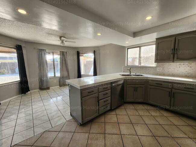 Building Photo - Charming 3 bedrooms/ 2.5 bathroom home.