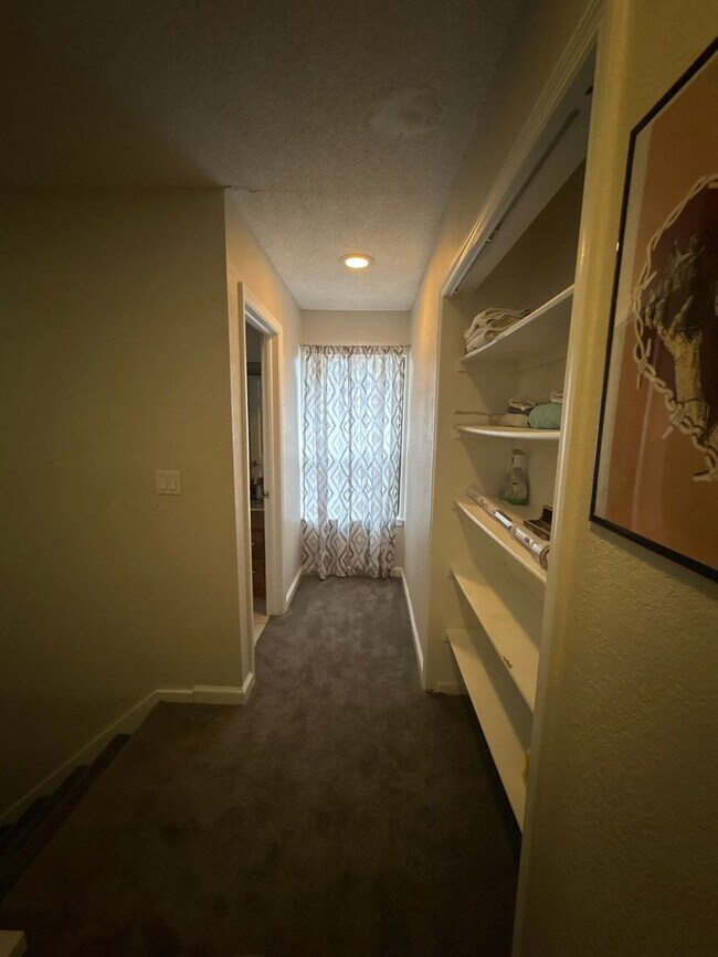 Building Photo - Spacious 3-Bedroom Condo in Cypress Woods