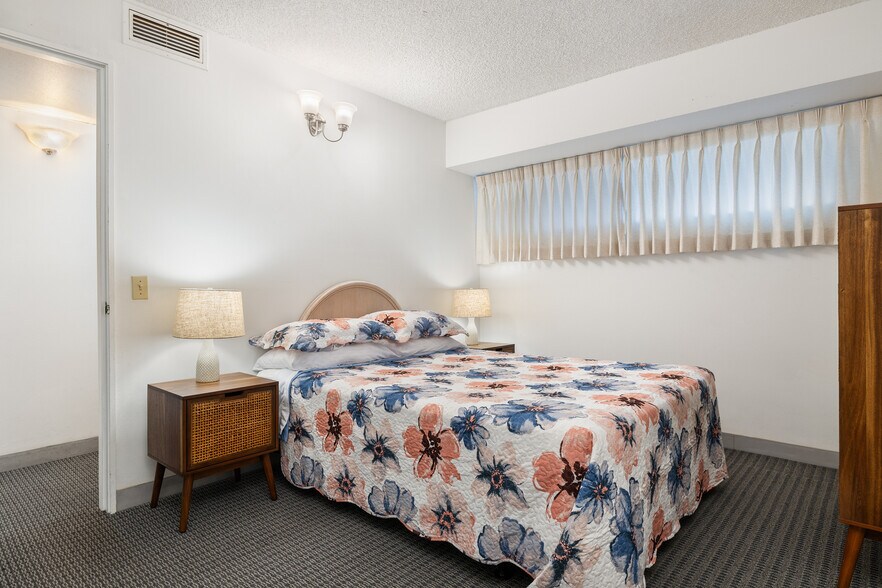 Building Photo - 2440 Kuhio Ave