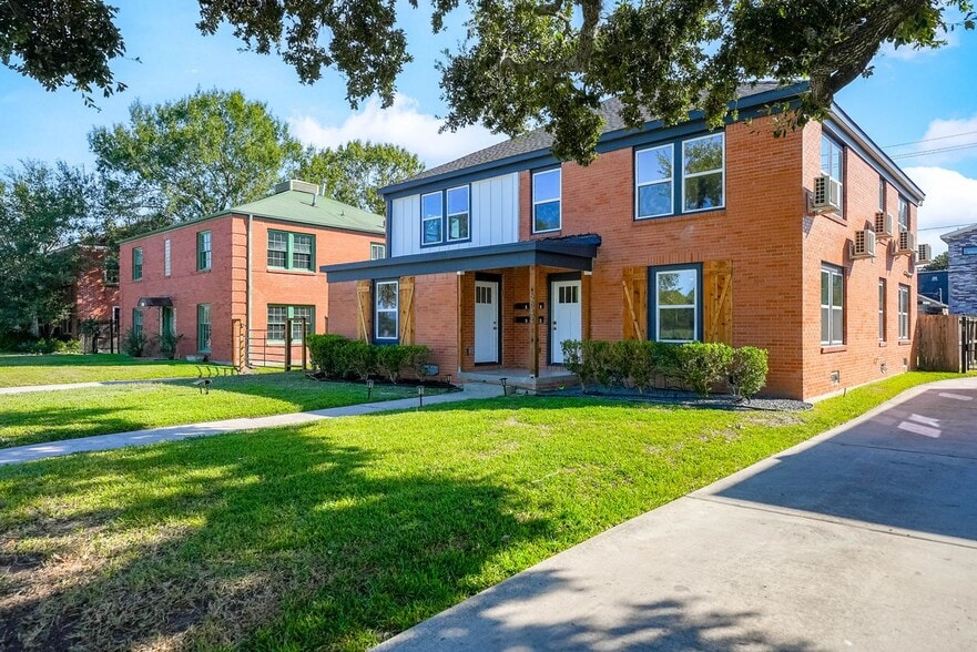 Building Photo - 6644 Lawndale St
