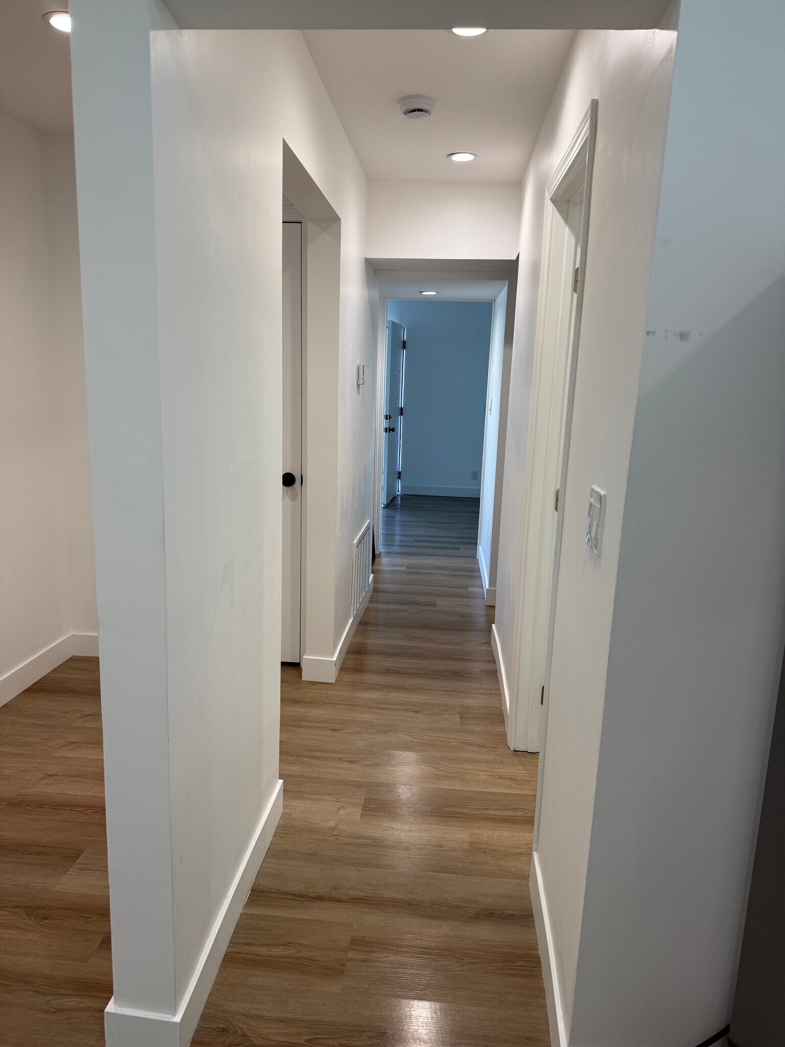 Building Photo - 946 15th Pl