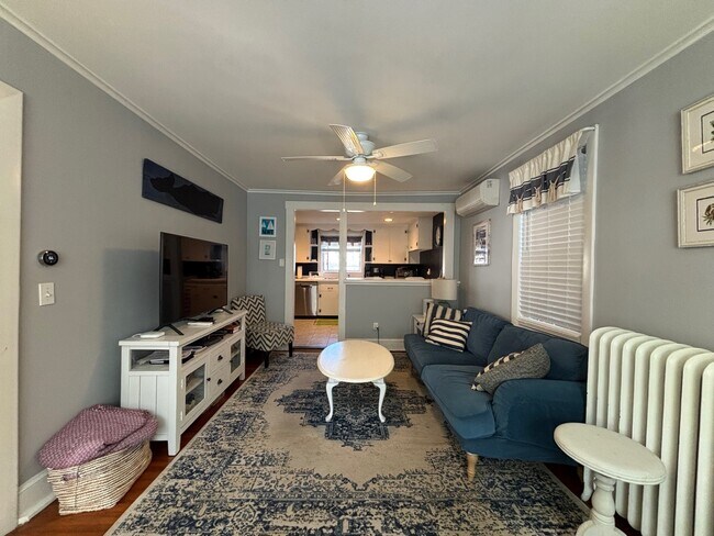 Building Photo - 14 Dixon St