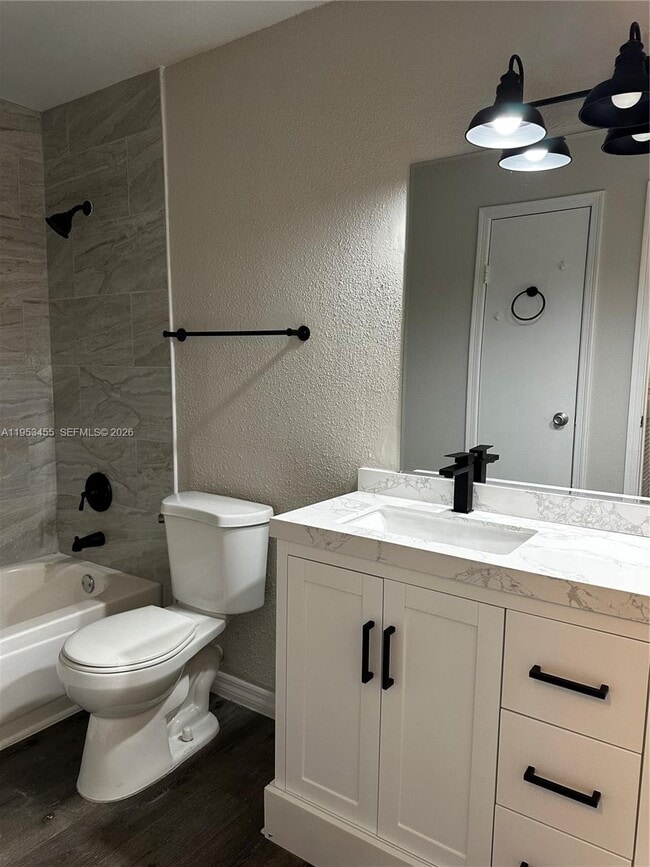 Building Photo - 833 Riverside Dr