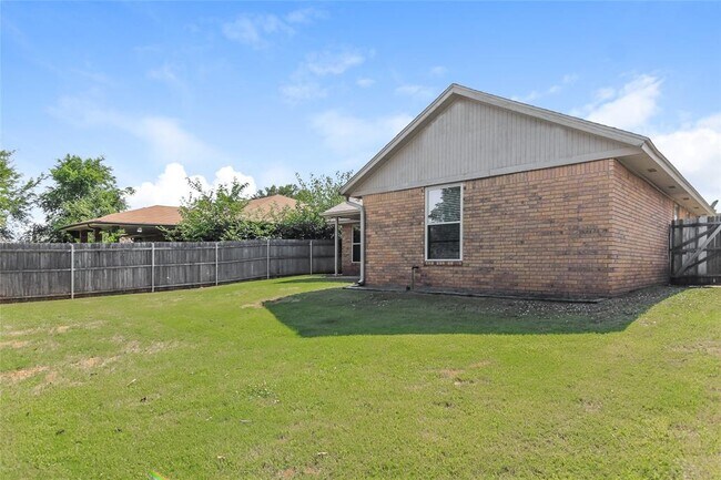 Building Photo - 10616 S Blackwelder Ave