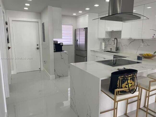 Building Photo - 6880 Abbott Ave