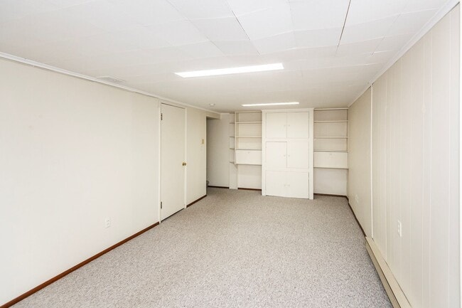 Building Photo - Lovely 3 Bedroom 1 Bathroom Home