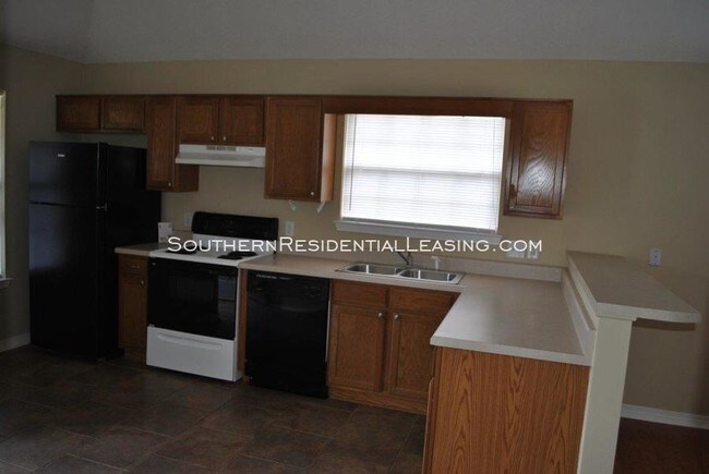 Building Photo - 880 Willow Bridge Dr W