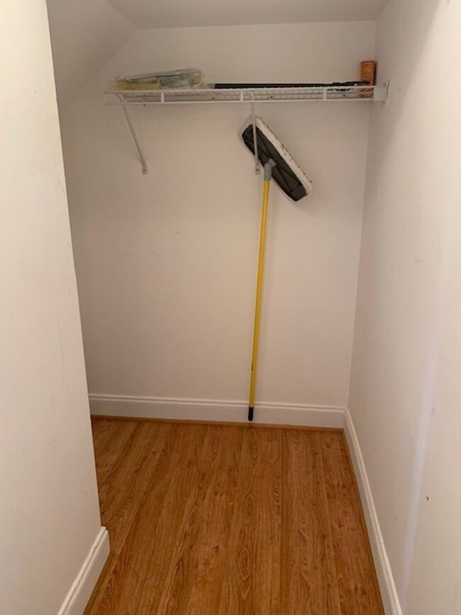 Building Photo - Rare opportunity to rent on LAKE MURRAY!