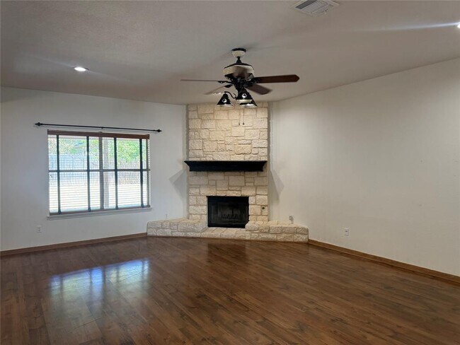 Building Photo - 808 Sunflower Dr