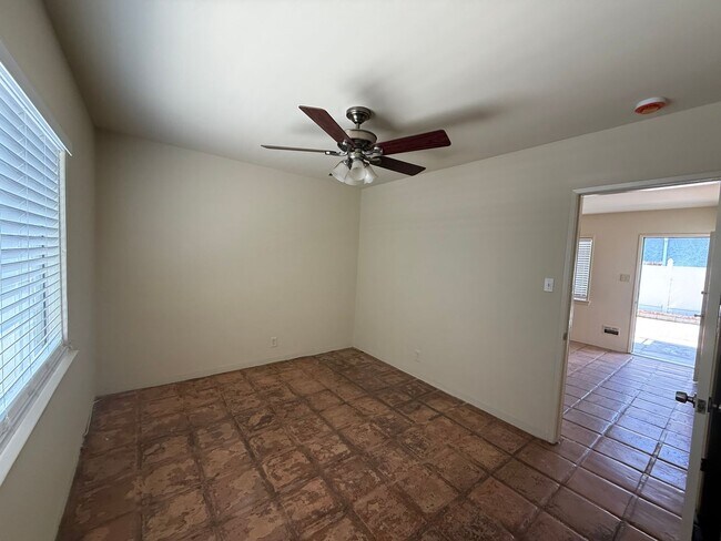 Building Photo - Two Bedroom lower unit - Move in Ready!