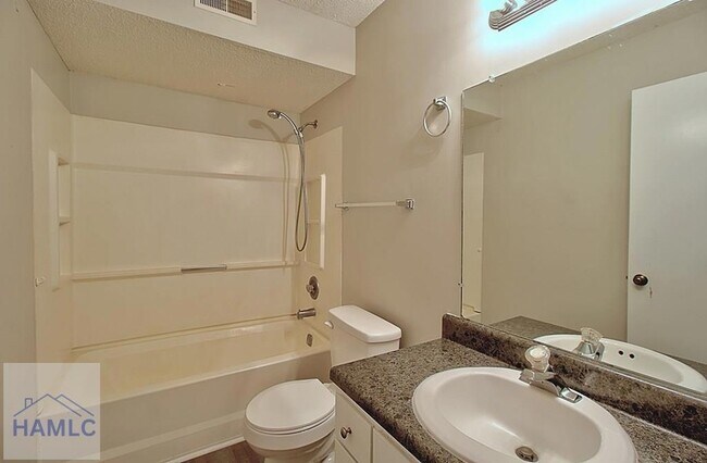 Building Photo - 910 Brett Dr