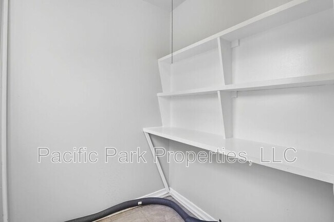 Building Photo - 3639 Richelieu Rd