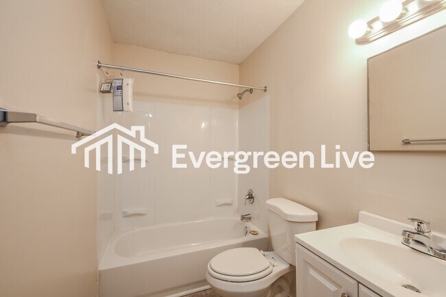 Building Photo - 4619 N Richardt Ave