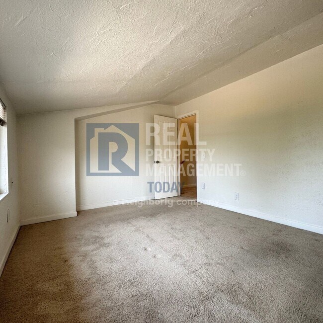 Building Photo - Dammrose - 3201 (Cascade Group)