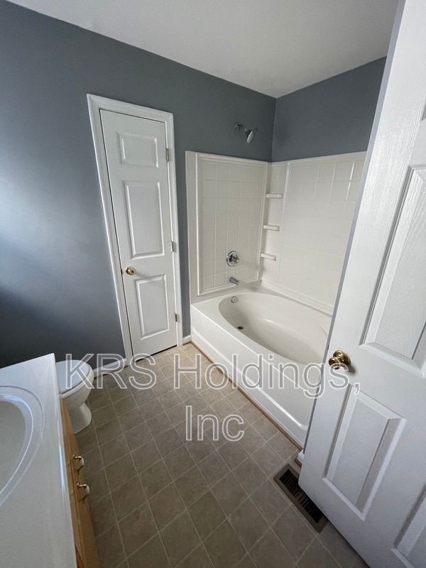 Building Photo - 861 Sugarloaf Run