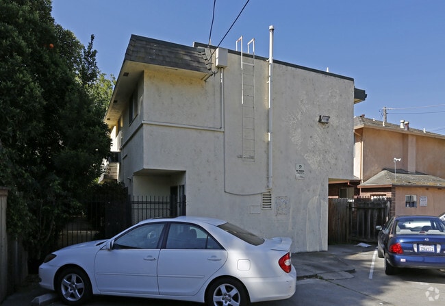 Building Photo - Michelle Arms