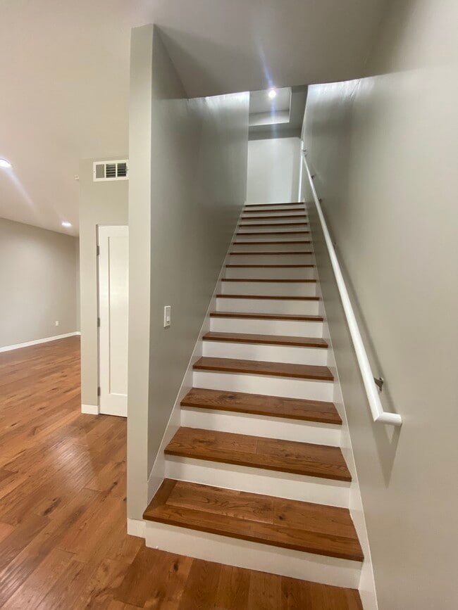 Building Photo - 2149 Carlmont Dr