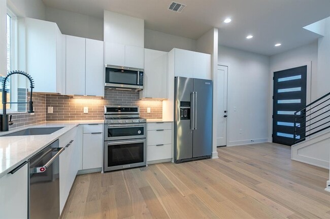 Building Photo - 2008 Canterbury St