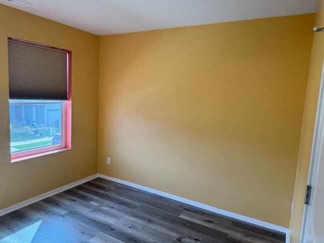 Building Photo - 4 bedroom 2.5 bathroom almost-new house in...
