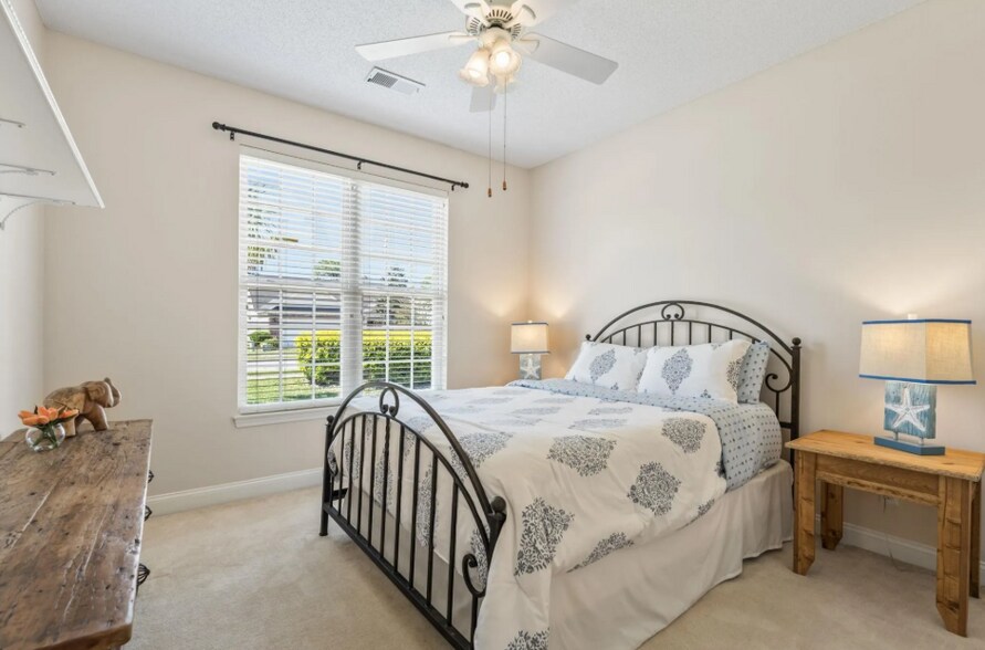 Building Photo - 136 Regency Dr