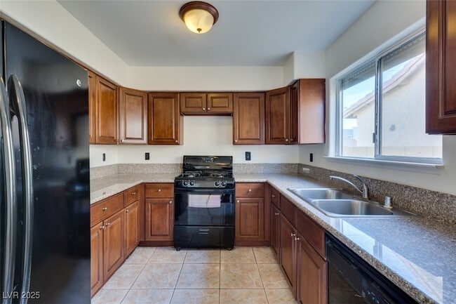 Building Photo - 5034 Lark Canyon Ct
