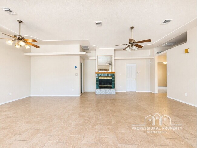 Building Photo - 3-bedroom, 3-bathroom home in Foothills Mobile Est