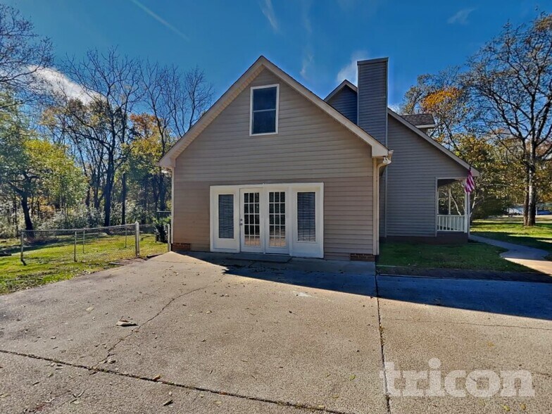 Building Photo - 1918 Cross Creek Dr