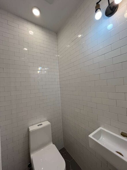 Building Photo - 51 Grace St