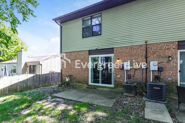 Building Photo - 2419 Cross Village Dr