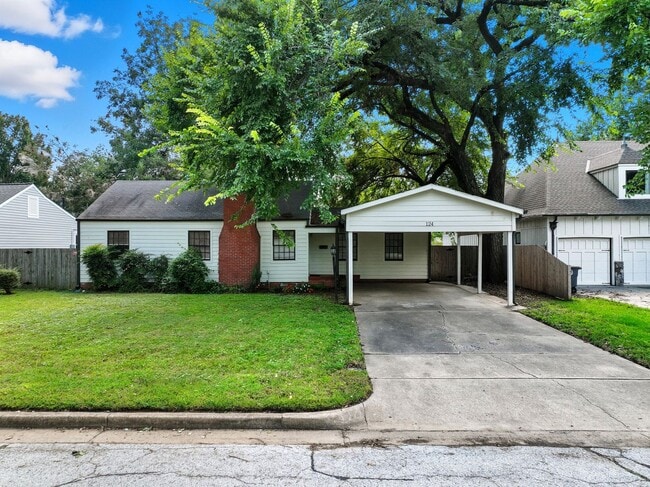 Primary Photo - Charming 3-Bedroom Near Brookside & The Ga...