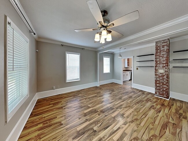 Building Photo - 1518 Pinewood Dr