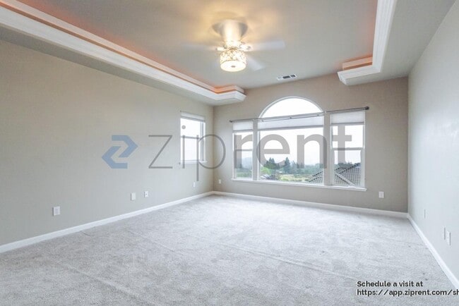 Building Photo - 4042 Plateau Cir