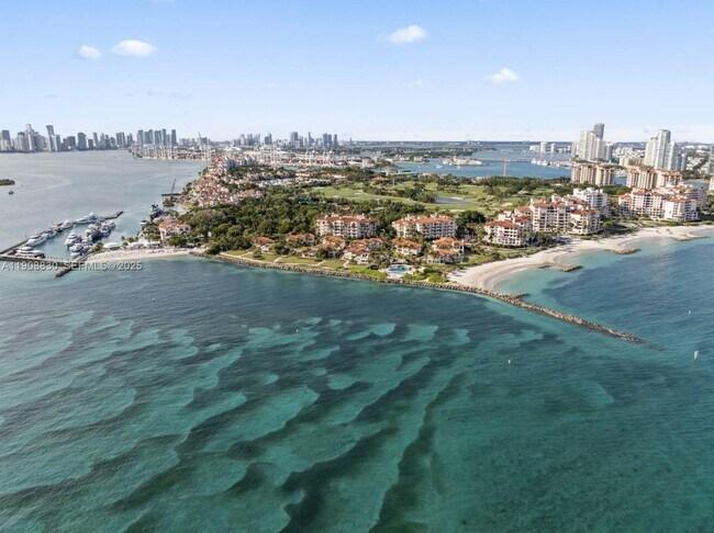 Building Photo - 19217 Fisher Island Dr