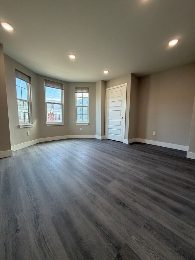 Building Photo - ??? NEWLY RENOVATED 3 BEDROOMS & 2.5 BATH HOUSE LOCATED IN HADDINGTON