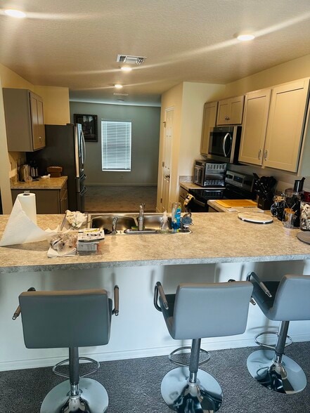 Building Photo - 499 SW Lairo Ave