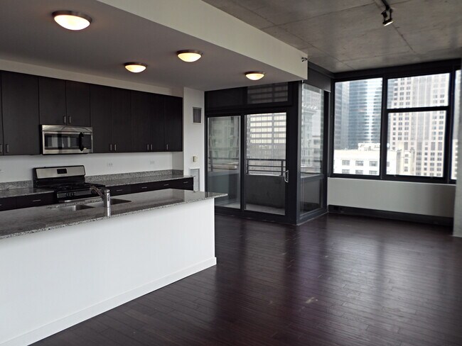 Building Photo - 235 W Van Buren St
