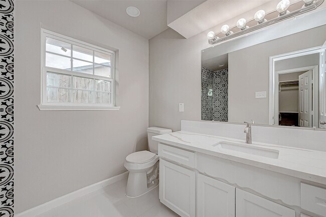 Building Photo - 5622 Valkeith Dr