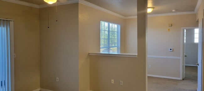 Building Photo - The Greens - 4221