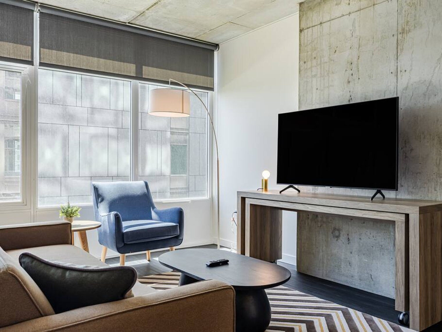 Building Photo - 1550 NW Naito Pkwy