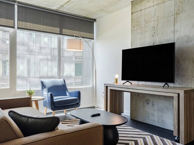 Building Photo - 1550 NW Naito Pkwy