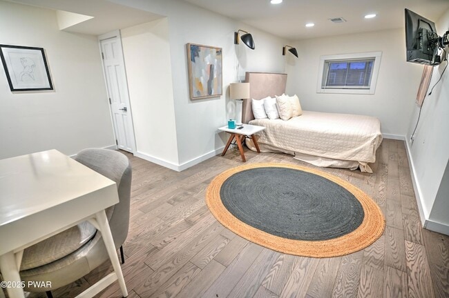 Building Photo - 413 Sunset Forest Dr