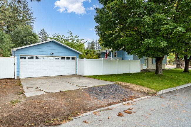 Building Photo - 1625 S Glenn Rd